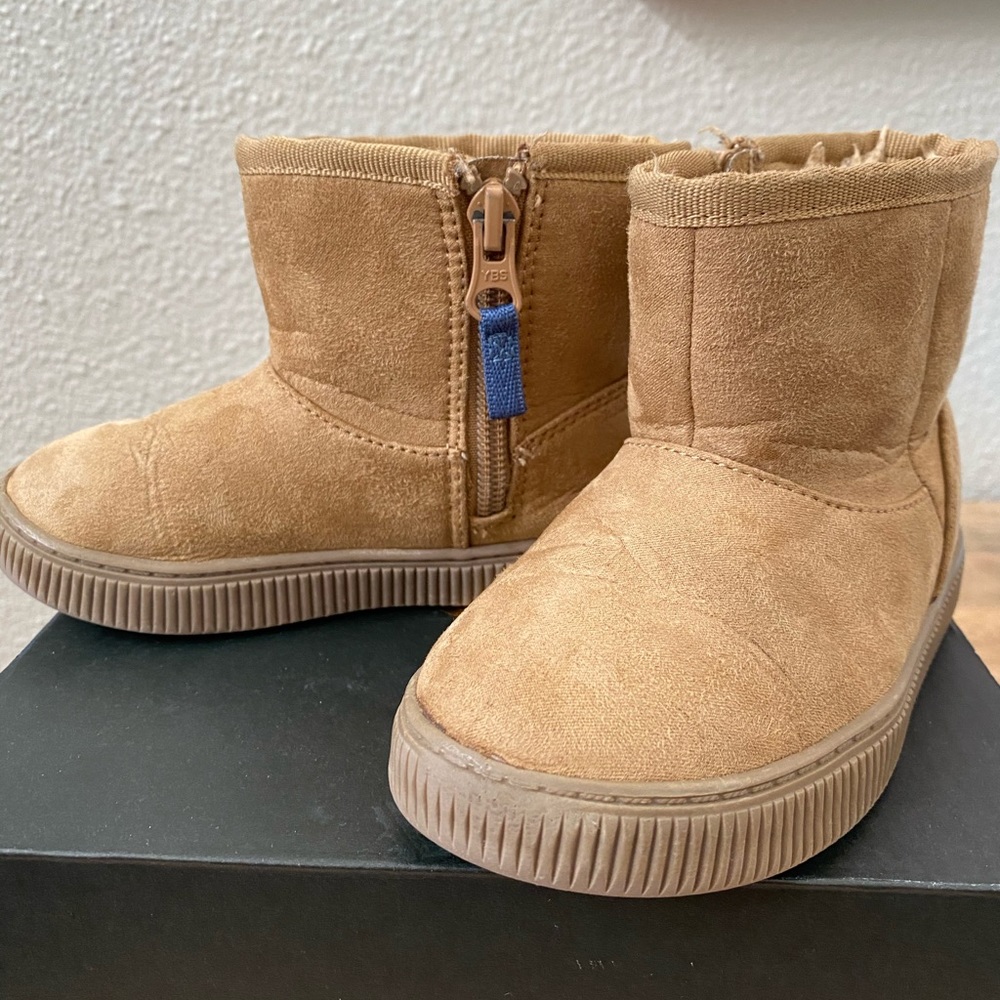 Toddler unisex boots size 8C